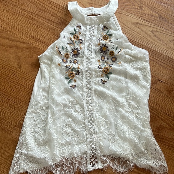 Women’s Blue Rain Francesca’s embroidered tank top size M - Picture 1 of 3